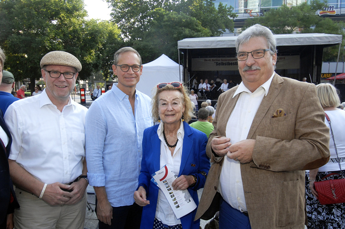 Reinhard Naumann, Bürgermeister von Charlottenburg-Wilmersdorf, Michael Müller, Regierender Bürgermeister von Berlin, Ursula Engelen-Kefer und Ralf Wieland auf der Seniorenwoche 2019