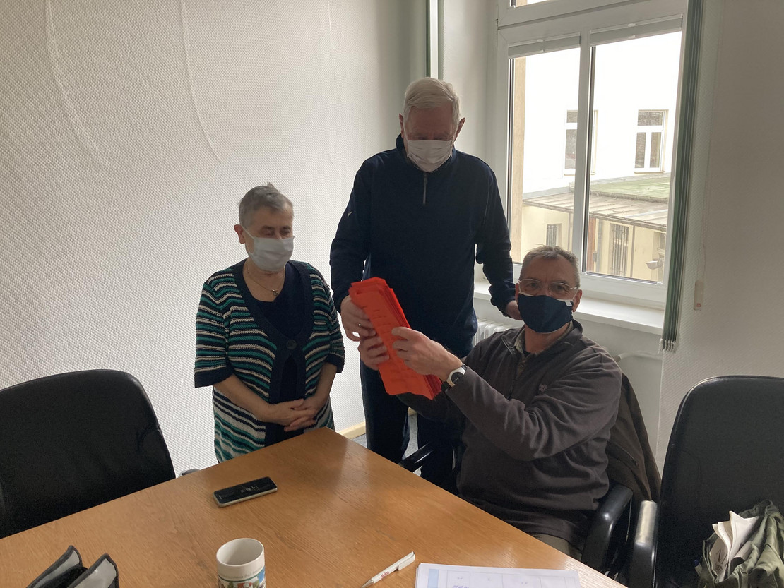Ausserordentliche Verbandstagung: die Wahlleiter mit denWahlzettel