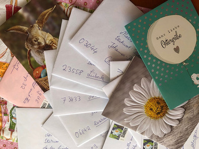 Briefe und Postkarten mit Ostergrüßen