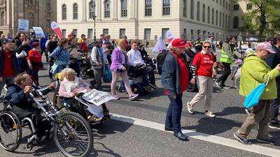 Demonstrierende auf der Straße