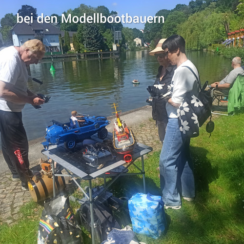 Bei den Modellbootbauern.
