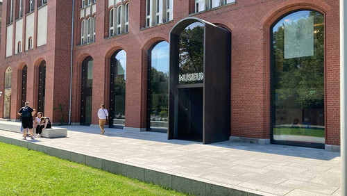 Renoviertes Backsteingebäude 