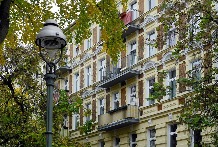 grüne Häuserfassade in Berlin, Foto: pixabay