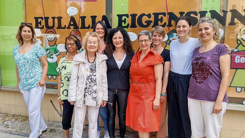 Engelen-Kefer mit den Frauen des Projekts "Eulalia Eigensinn"