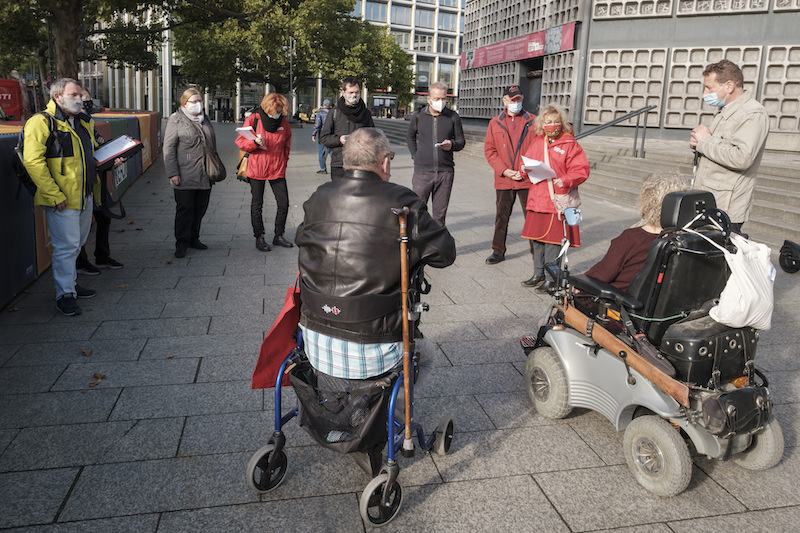 Menschengruppe auf dem Breitscheidplatz