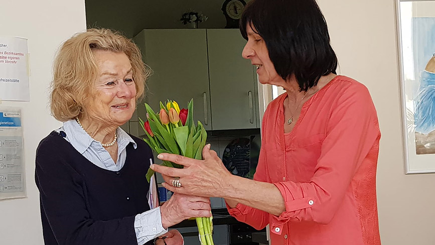 Angela Rozanski gratuliert Ursula Engelen-Kefer zur Wiederwahl 